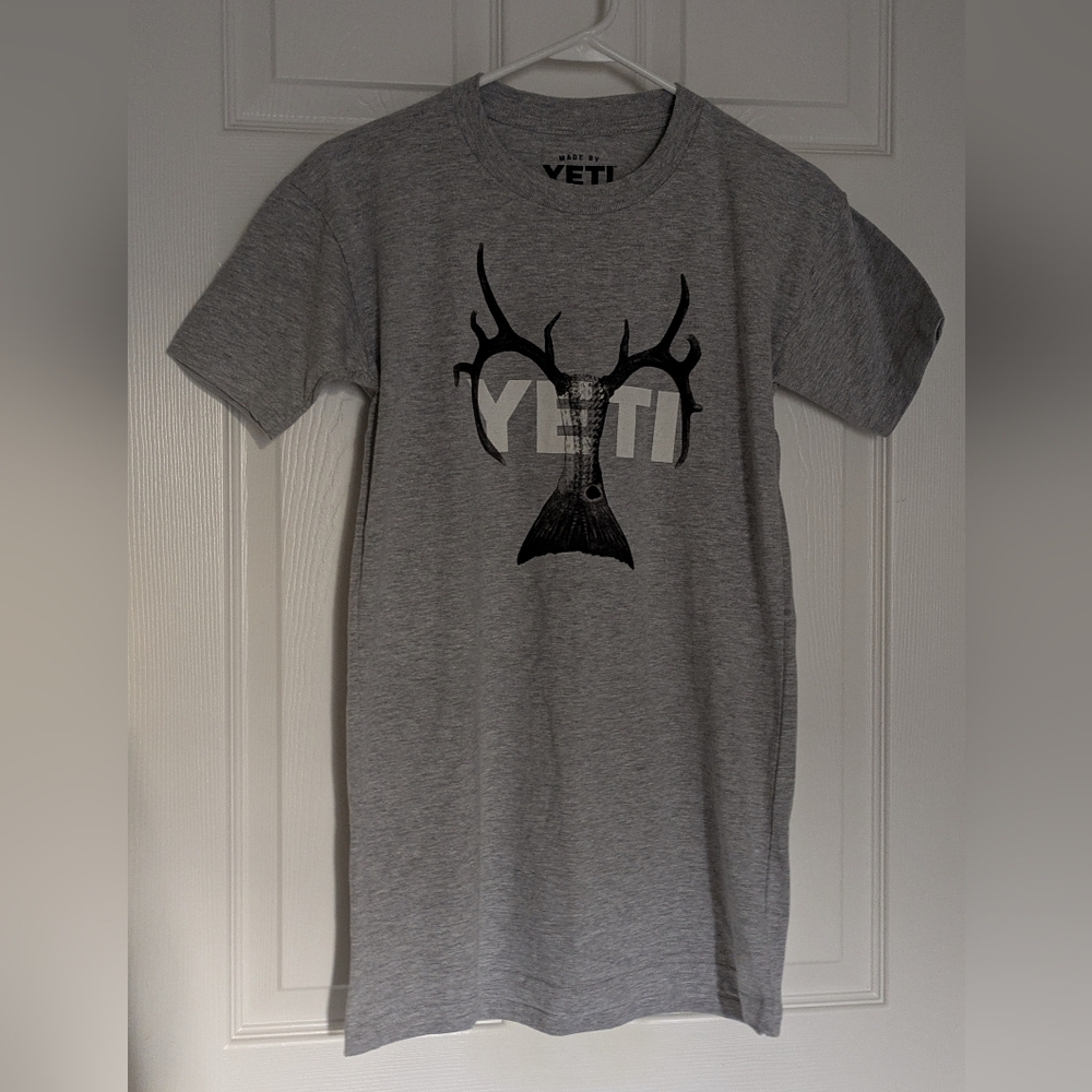 YETI Whitetail Redfish Tshirt Heather Gray Men's Size Small
